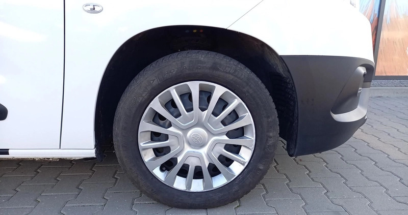 Toyota Proace City Verso cena 78900 przebieg: 127450, rok produkcji 2021 z Luboń małe 379